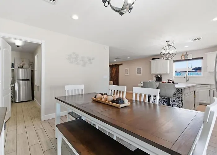 Holiday home Seabreeze-pool, Fire Pit, & Mini Golf-in Old Town