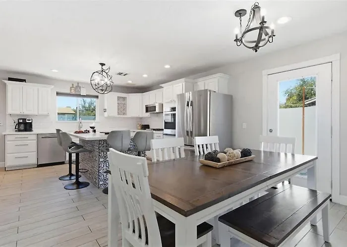 Seabreeze-pool, Fire Pit, & Mini Golf-in Old Town Holiday home Scottsdale