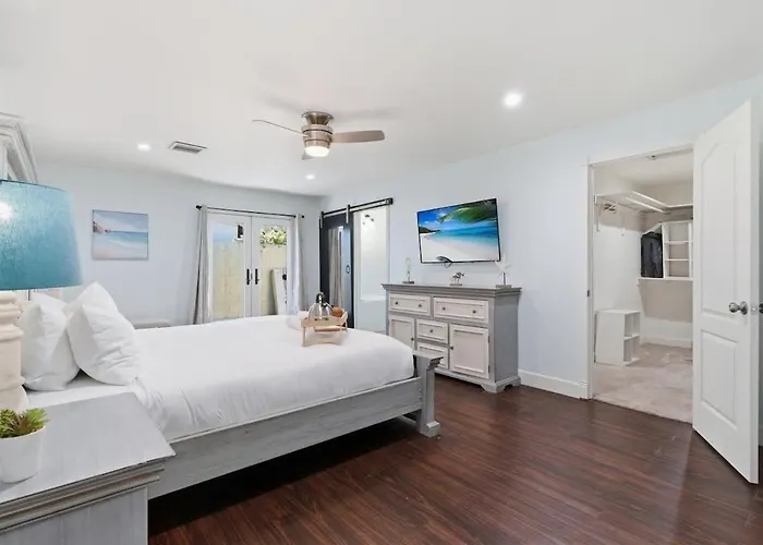 Holiday home Seabreeze-pool, Fire Pit, & Mini Golf-in Old Town