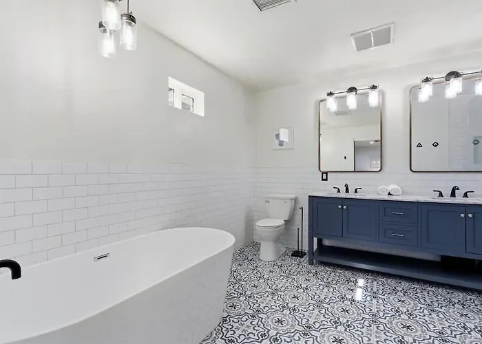 Holiday home Seabreeze-pool, Fire Pit, & Mini Golf-in Old Town