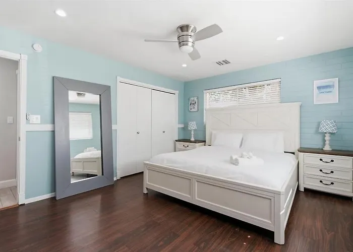 Holiday home Seabreeze-pool, Fire Pit, & Mini Golf-in Old Town