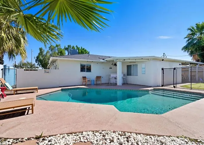 Seabreeze-pool, Fire Pit, & Mini Golf-in Old Town * Scottsdale