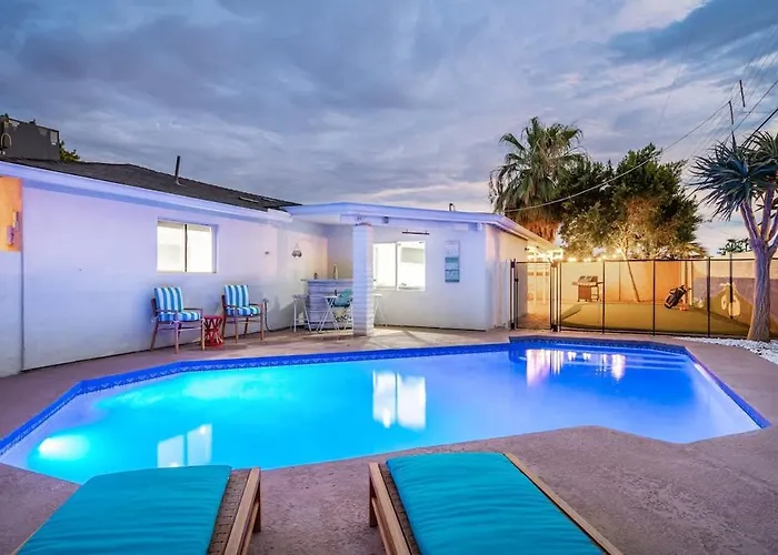 Holiday home Seabreeze-pool, Fire Pit, & Mini Golf-in Old Town *
